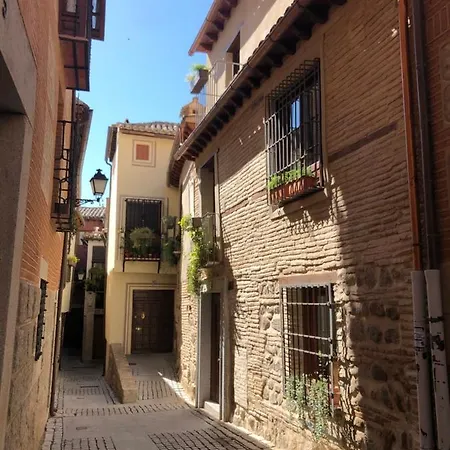 Apart. Entrepatios * Toledo